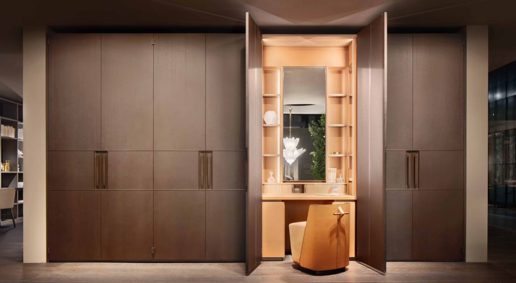 Eureka, horizontal wardrobe design by Lema as part of the Armadio al Centimetro collection.